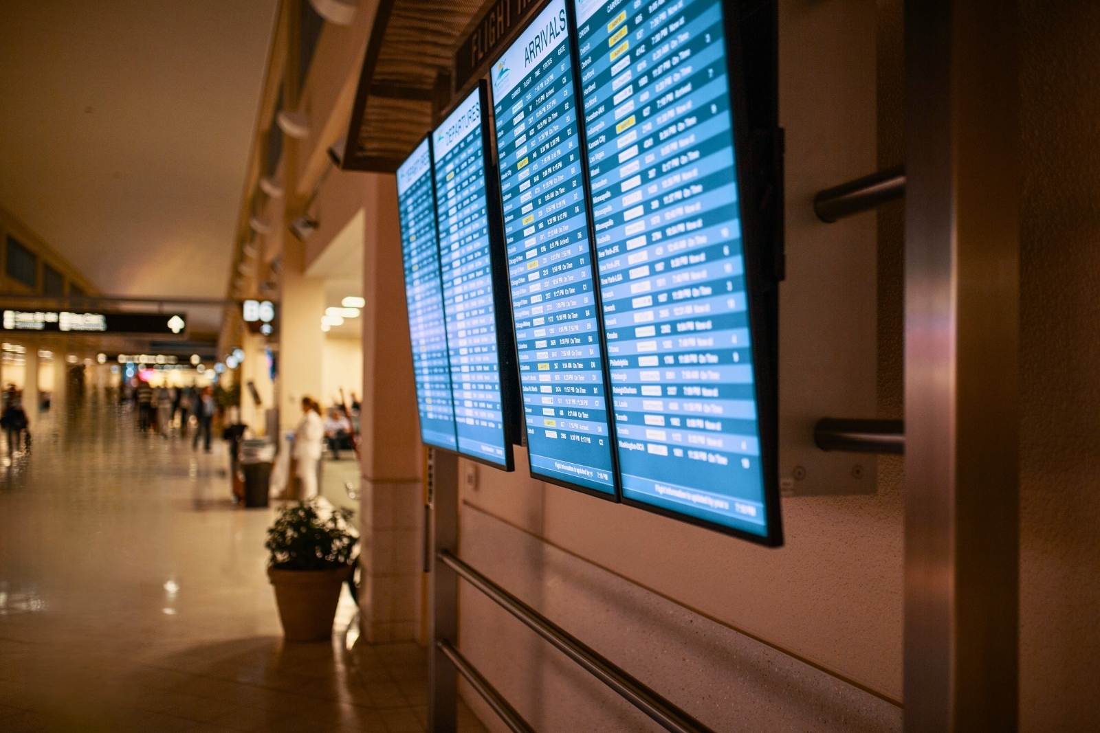 12 Airline Booking Traps That Inflate Your Final Ticket Price